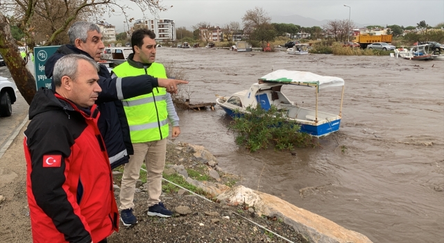 Edremit Körfezi’nde sağanak ve kuvvetli lodosta dereler taştı, tekneler battı