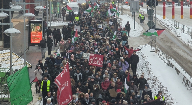 İsveç’te İsrail Büyükelçiliği önünde Filistin’e destek gösterisi